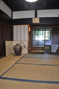 低い天井の6畳間